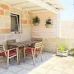 בית הארחה Karen House 4*