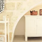 Karen House Полиньяно-а-Маре