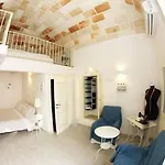 Karen House Полиньяно-а-Маре