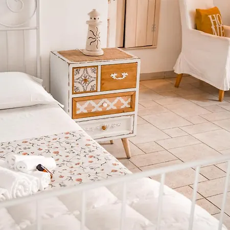 Karen House Гостевой дом Полиньяно-а-Маре